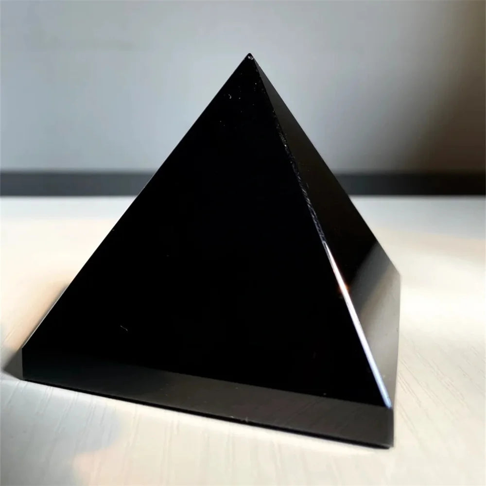 Pirâmide Natural de Obsidiana Negra