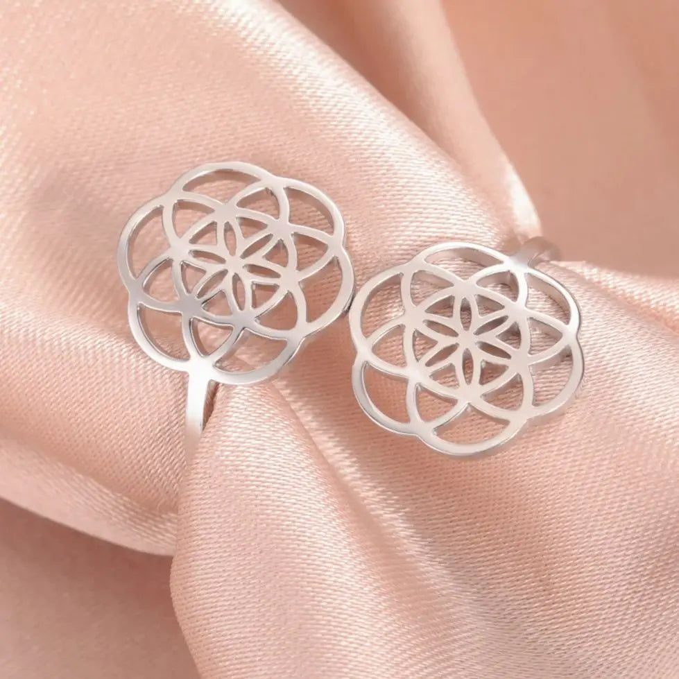 Anel Flor da Vida Ajustável – Geometria Sagrada em Aço Inoxidável | Chakra & Mandala Vintage