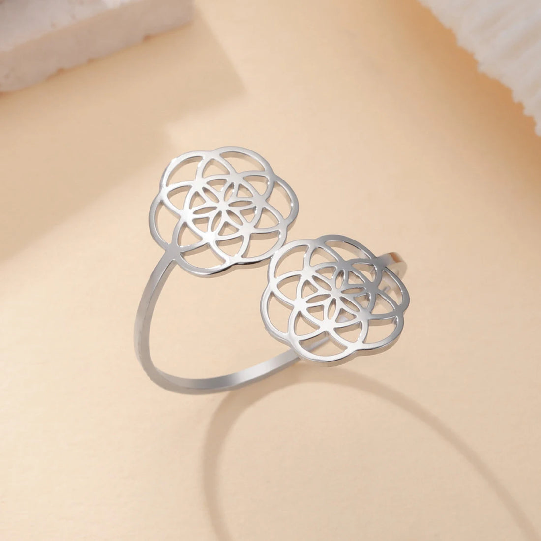Anel Flor da Vida Ajustável – Geometria Sagrada em Aço Inoxidável | Chakra & Mandala Vintage