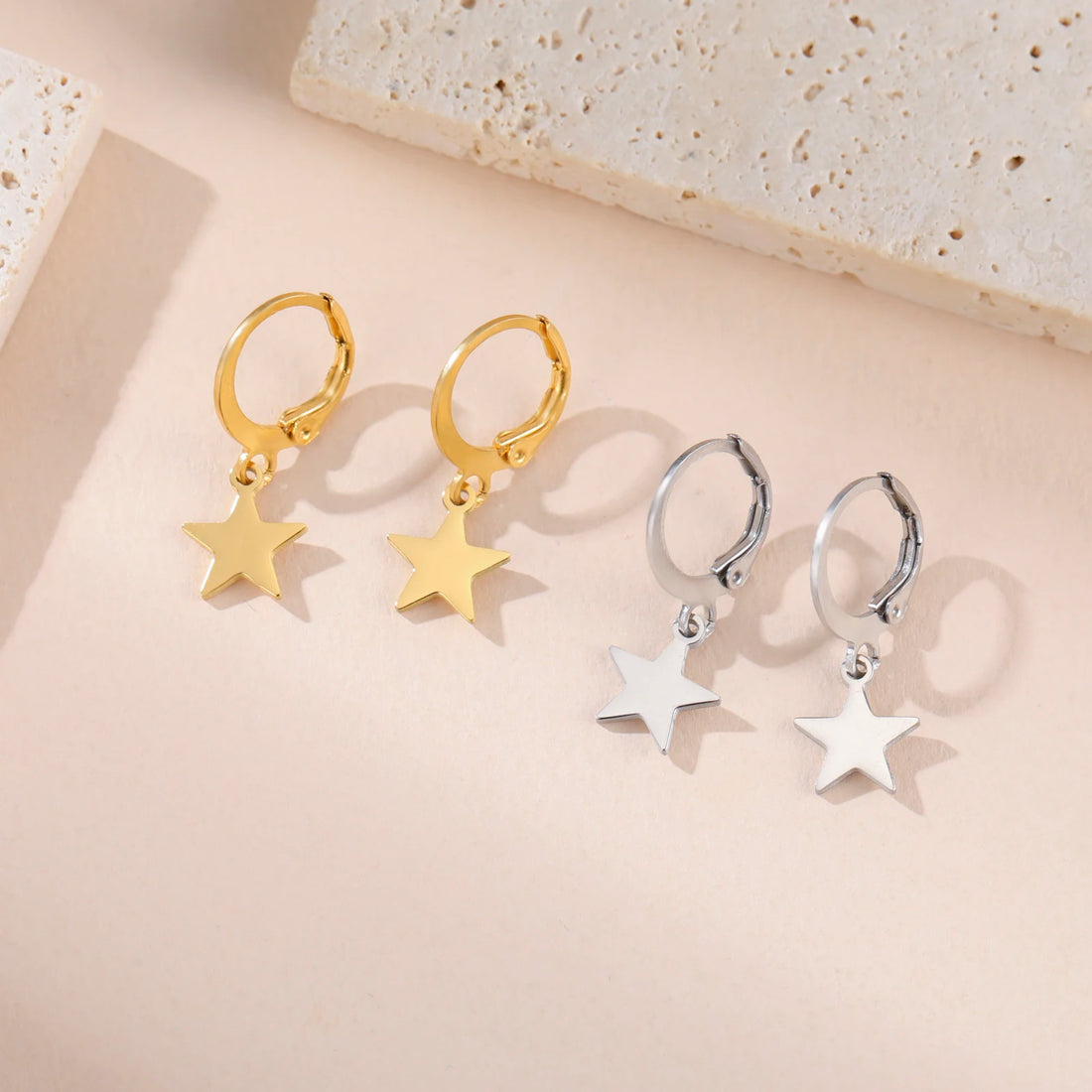 Brincos Lua ou estrela Skyrim – Argolas Femininas em Aço Inoxidável Dourado | Estilo Místico & Minimalista