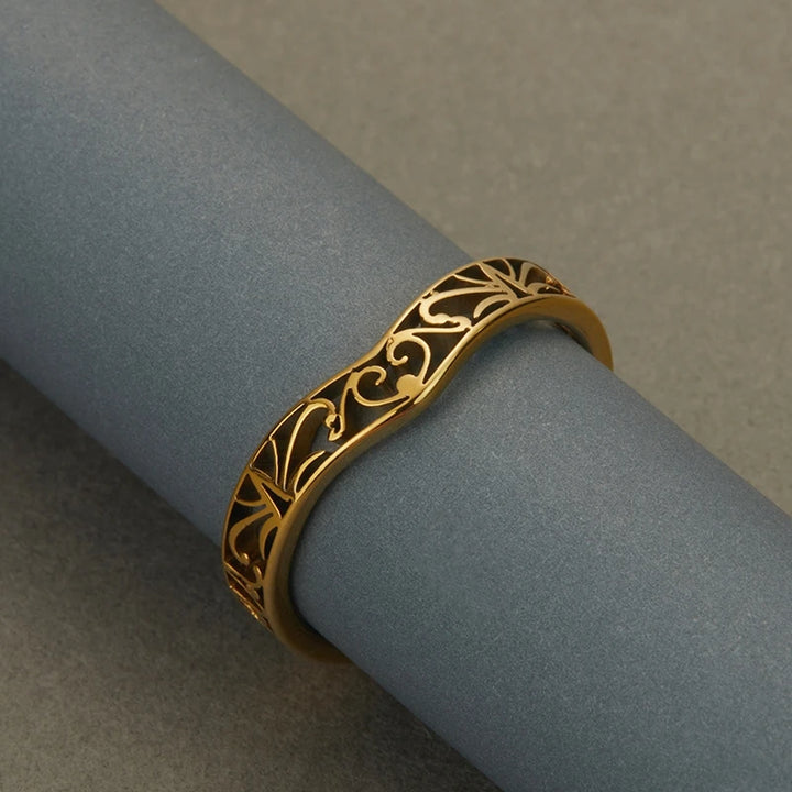 Anel Coração Minimalista – Símbolo de Amor, Conexão e Essência