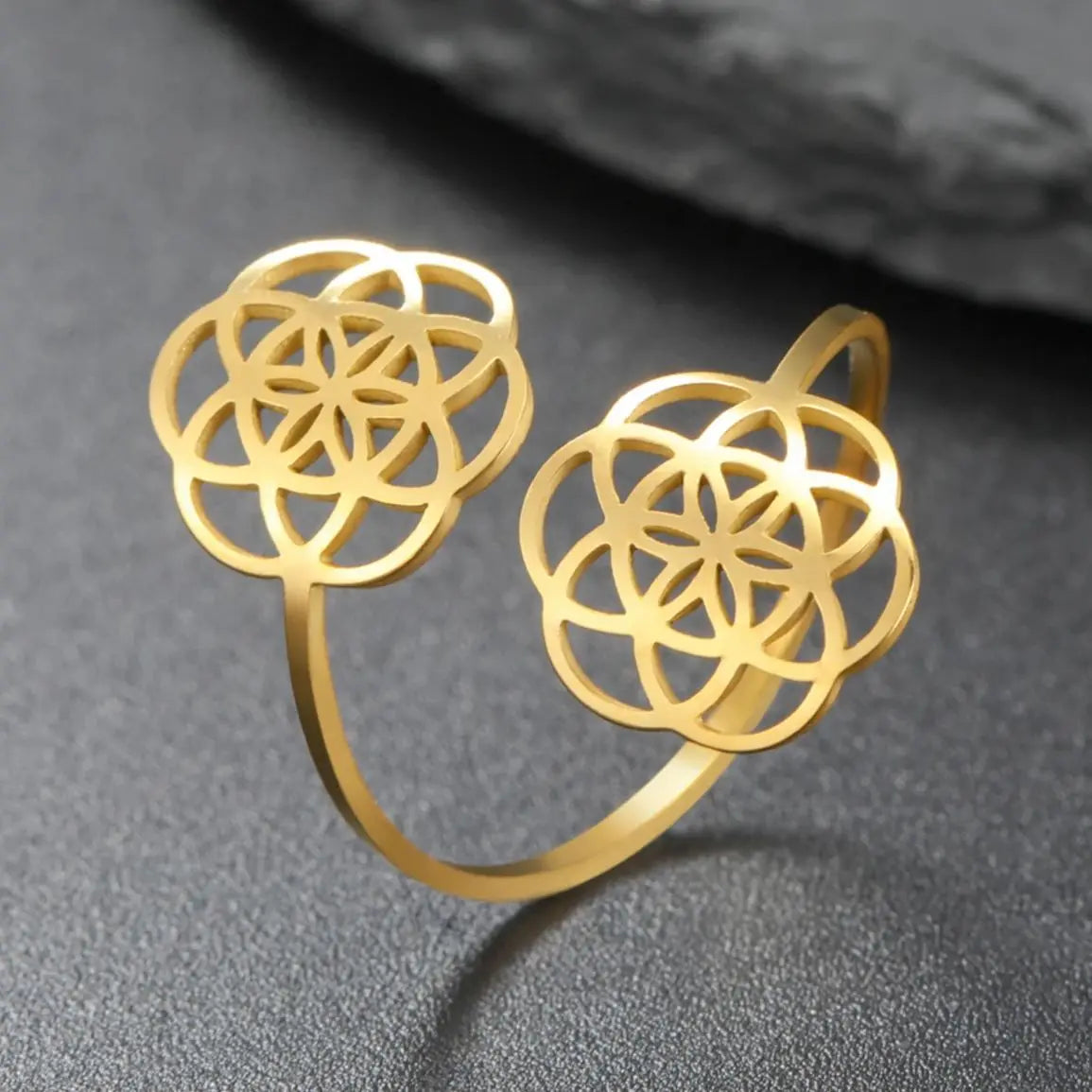 Anel Flor da Vida Ajustável – Geometria Sagrada em Aço Inoxidável | Chakra & Mandala Vintage