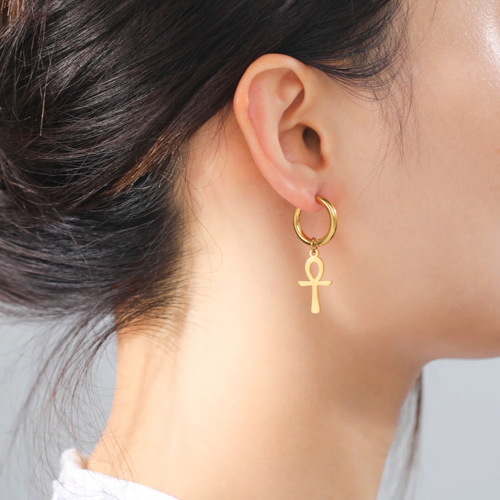 Argola e Brinco Ankh Egípcio Dourado Unissex – Estilo Místico em Aço Inoxidável