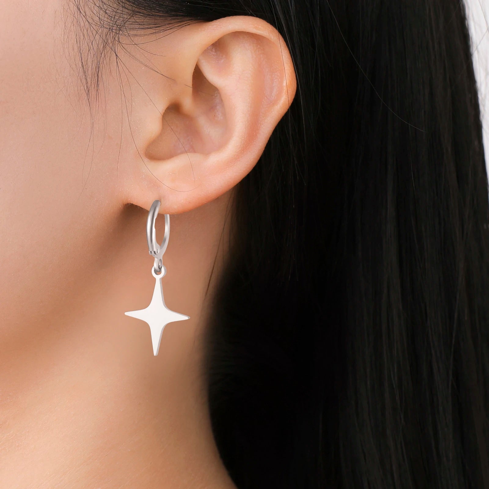 Brincos Lua ou estrela Skyrim – Argolas Femininas em Aço Inoxidável Dourado | Estilo Místico & Minimalista