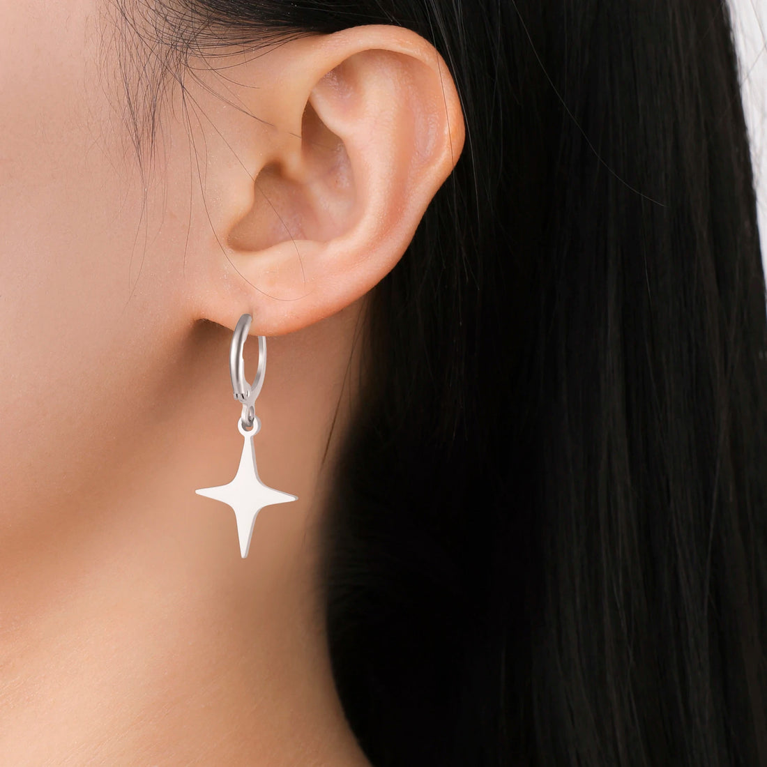 Brincos Lua ou estrela Skyrim – Argolas Femininas em Aço Inoxidável Dourado | Estilo Místico & Minimalista
