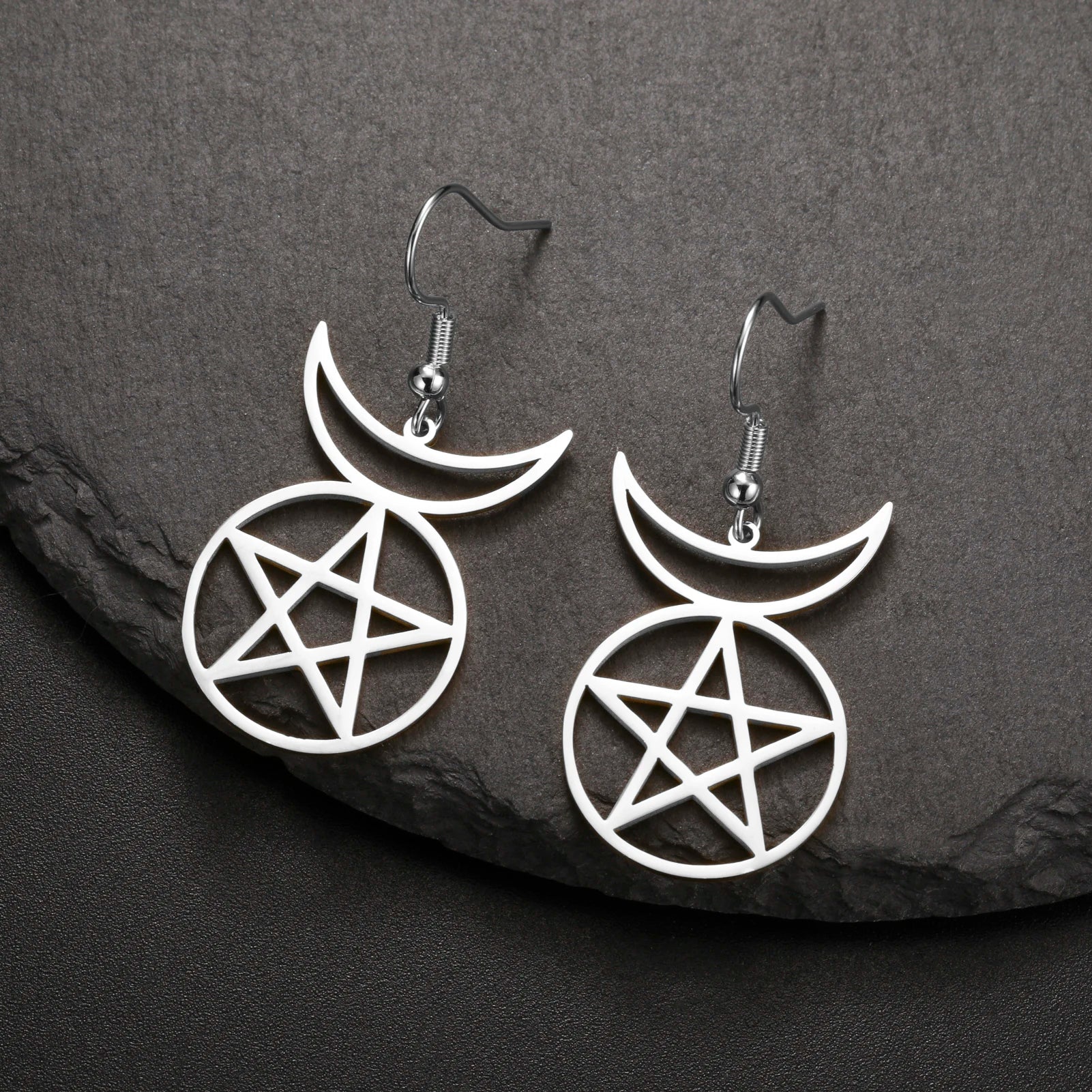 Brinco Lua Crescente com Pentagrama