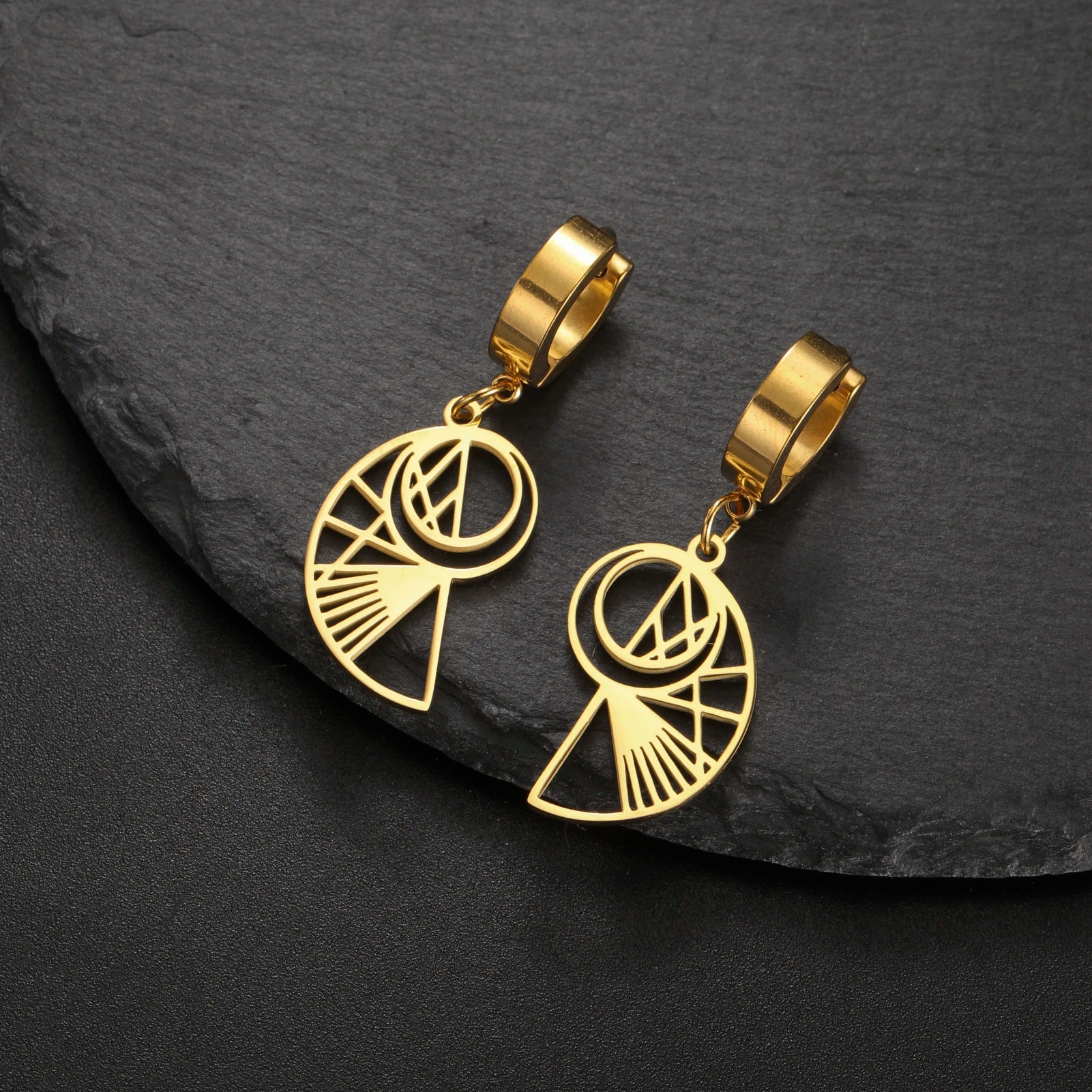 Brinco Espiral Geométrico Minimalista Feminino – Jóia Moderna em Aço Inoxidável Dourado/Prateado | Design Oco Elegante para Presente