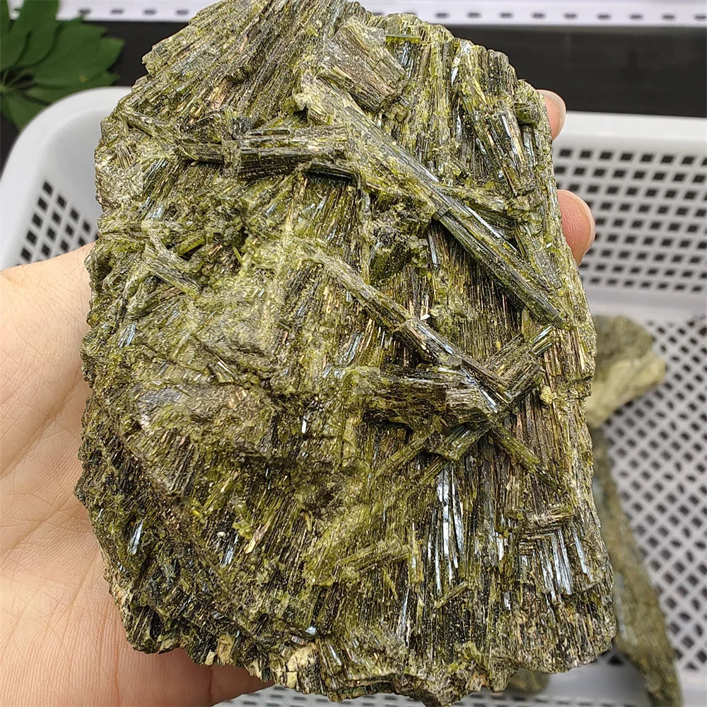 Turmalina Verde Natural com Epidoto – Pedra Espiritual para Energia, Decoração e Reiki | Cristal Curativo e Ornamental