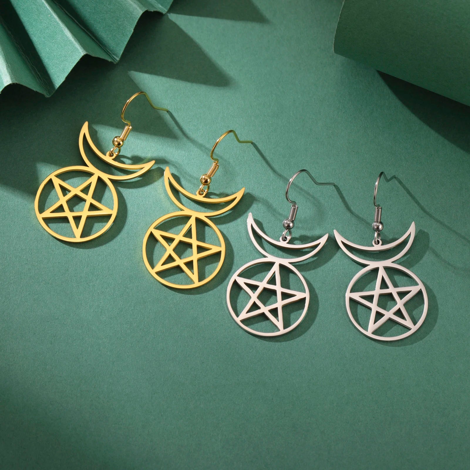 Brinco Lua Crescente com Pentagrama