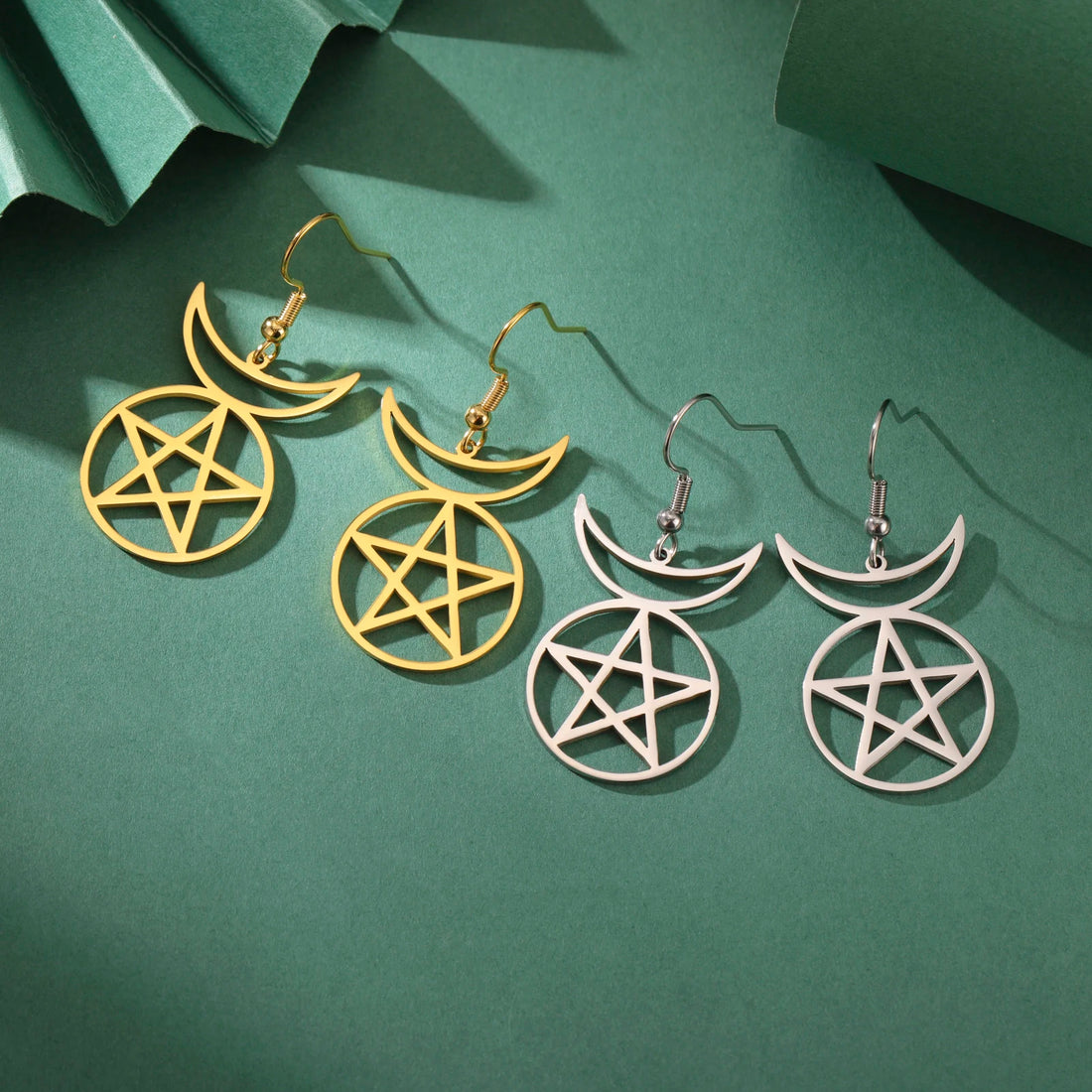 Brinco Lua Crescente com Pentagrama