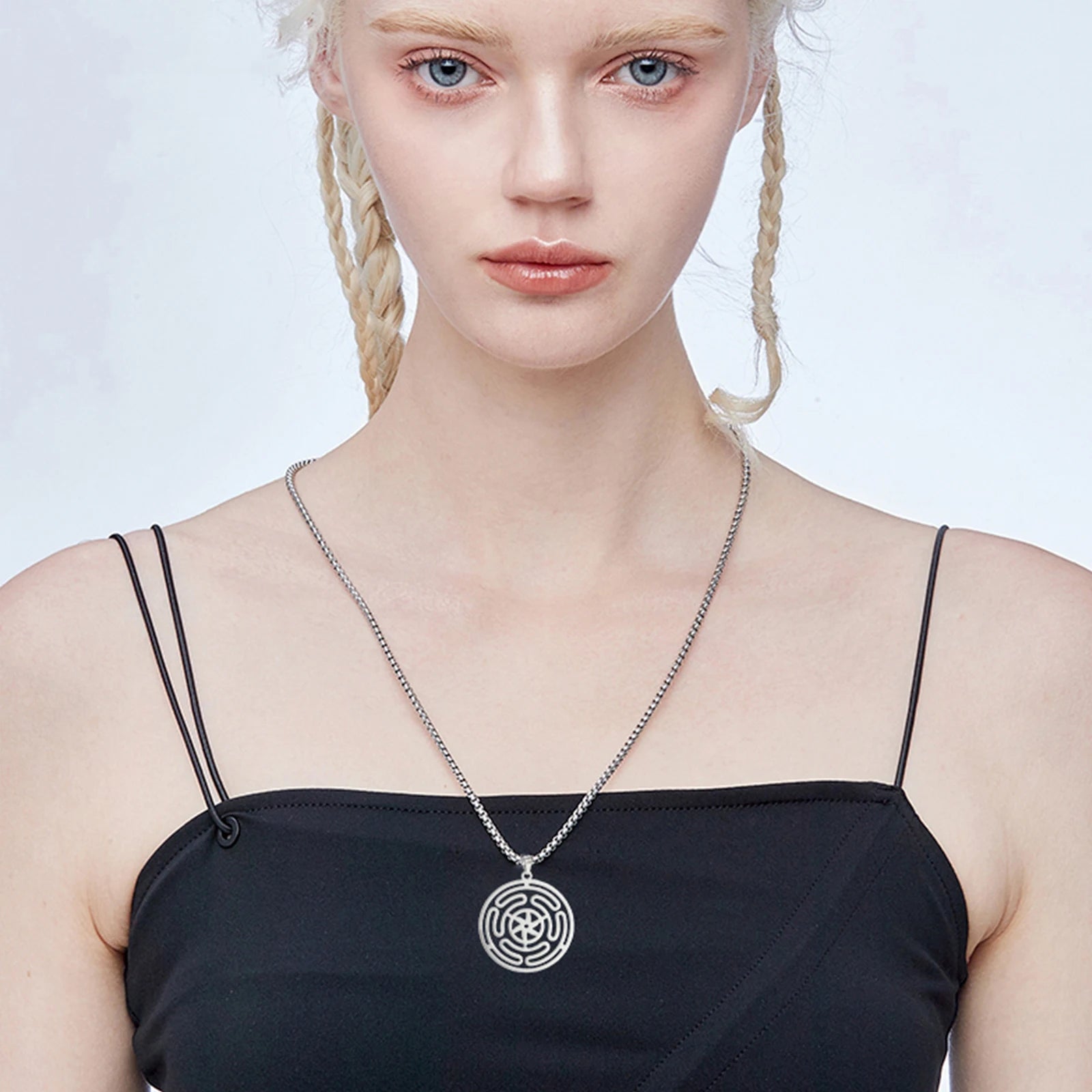 Amuleto Sagrado da Deusa Tríplice – Roda de Hécate em Aço Inoxidável