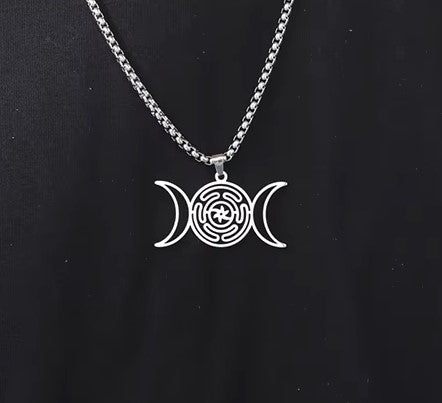 Amuleto Sagrado da Deusa Tríplice – Roda de Hécate em Aço Inoxidável