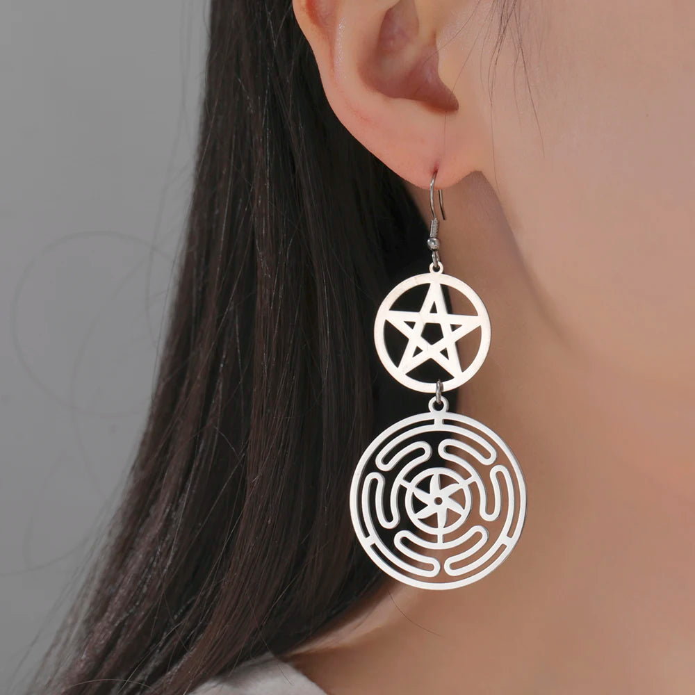Argolas com Pentagrama, Roda de Hécate e Sigilo de Lilith – Joias Místicas em Aço Inoxidável